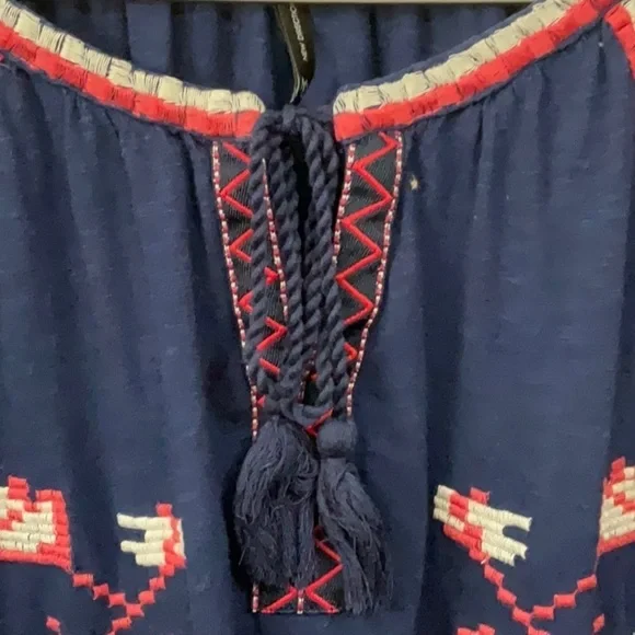 New Directions. Top. Size L. - Picture 4 of 7